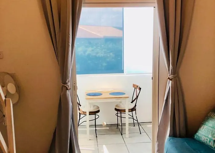 Stylish Close To In With Pool Apartman *