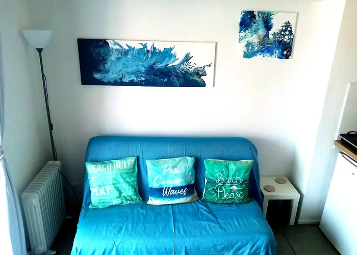 Stylish Close To In With Pool